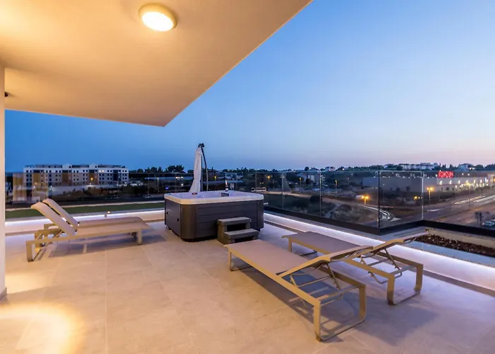 Penthouse Alure アパート